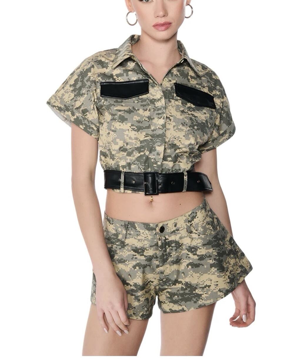 AKIRA Ryder Camo 2 Piece Set Faux Leather Trim Shirt And Shorts Size Large